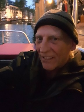 English men looking for love