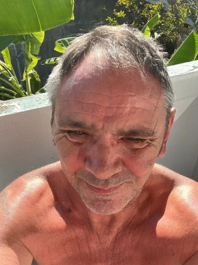 English men looking for love